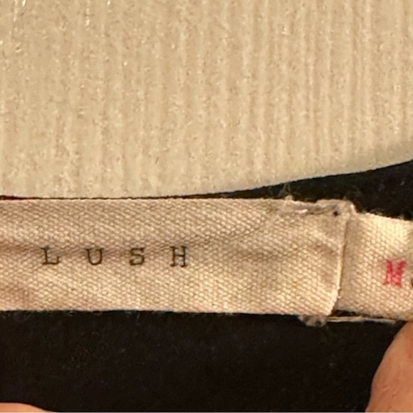 Lush V-neck Black Flutter Sleeve Flowy Top Womens Medium Black Blouse - Picture 4 of 5